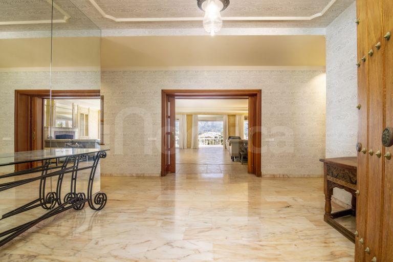 Villa for sale in Las Brisas