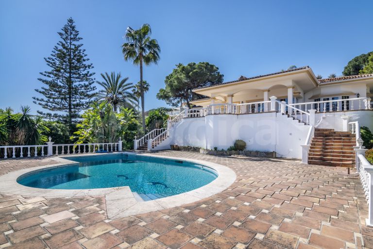 Villa for sale in Las Brisas