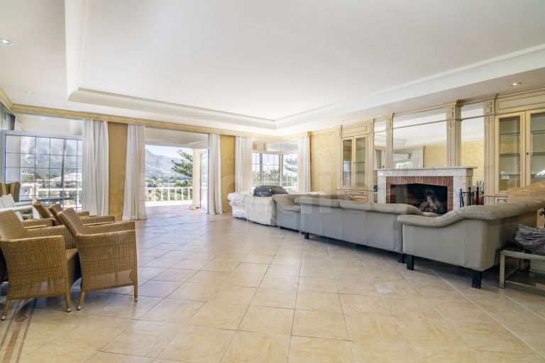 Villa for sale in Las Brisas