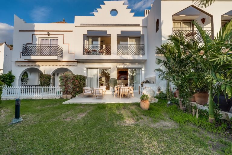 Town House for sale in Los Potros