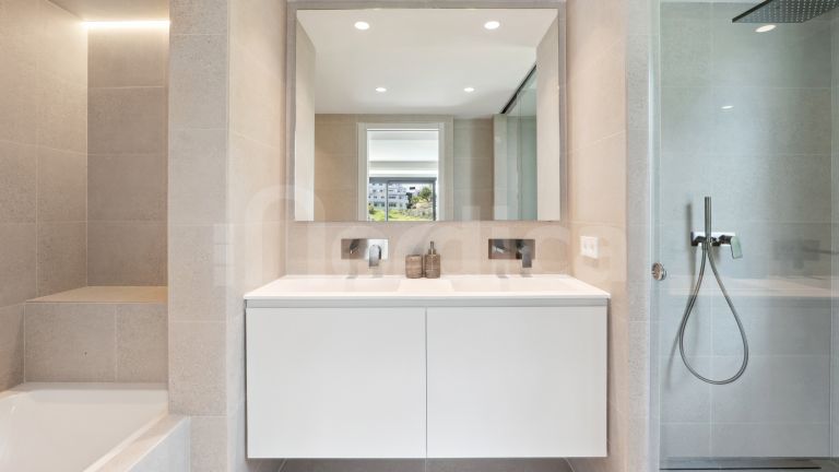 Villa for sale in Los Naranjos Hill Club