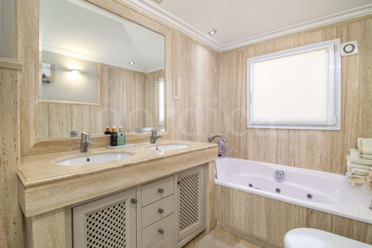 Zweistöckiges Penthouse zu verkaufen in Las Alamandas