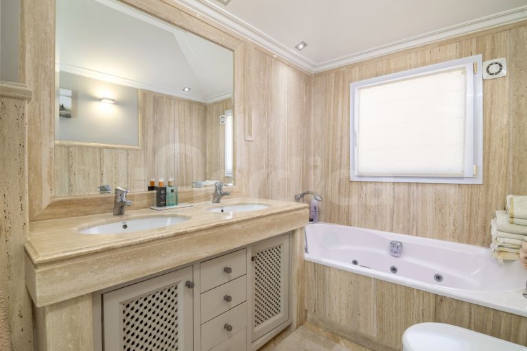 Duplex Penthouse for sale in Las Alamandas