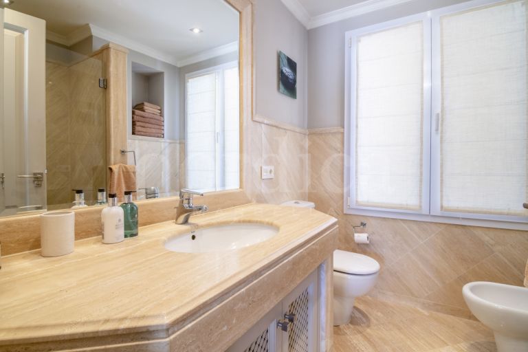 Zweistöckiges Penthouse zu verkaufen in Las Alamandas
