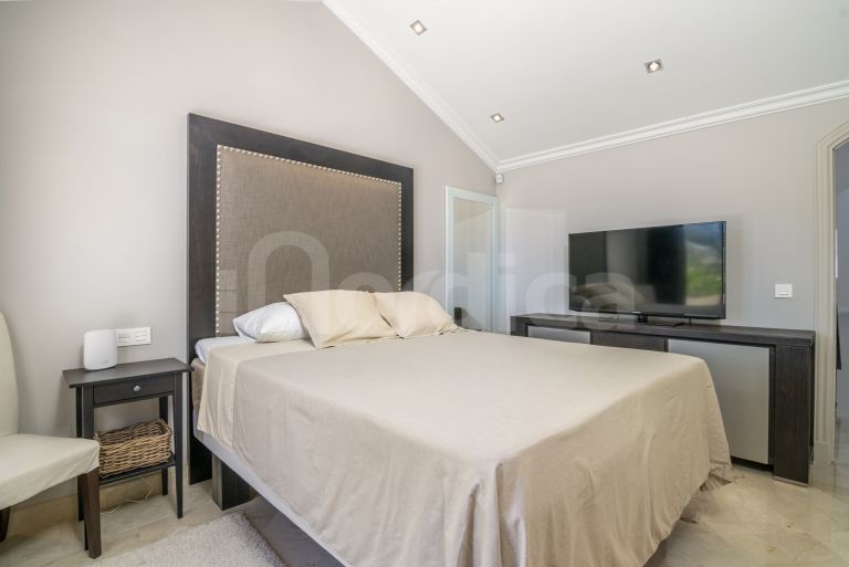 Duplex Penthouse for sale in Las Alamandas