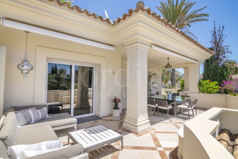 Zweistöckiges Penthouse zu verkaufen in Las Alamandas