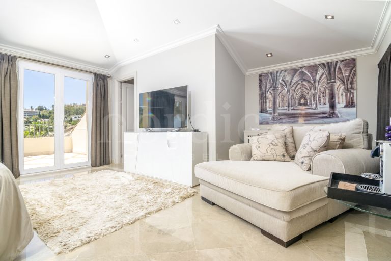 Zweistöckiges Penthouse zu verkaufen in Las Alamandas