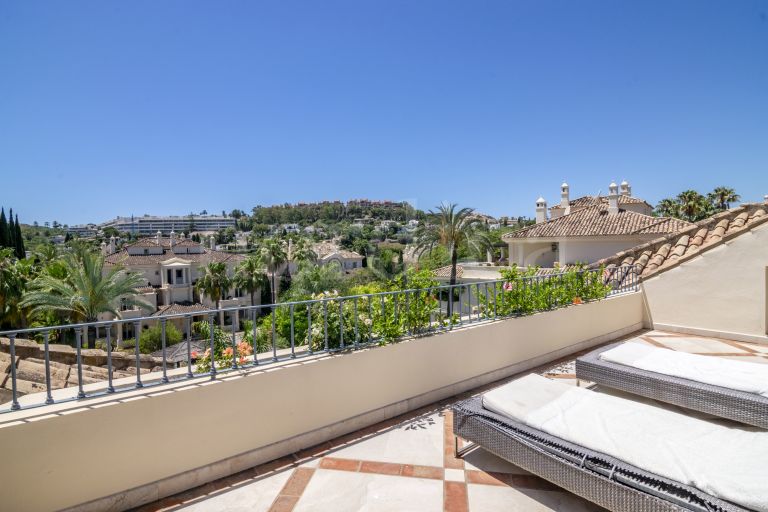 Zweistöckiges Penthouse zu verkaufen in Las Alamandas