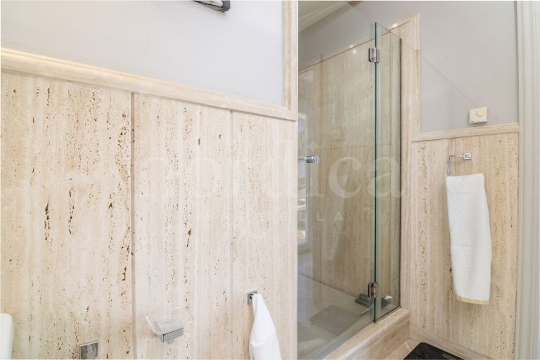 Zweistöckiges Penthouse zu verkaufen in Las Alamandas
