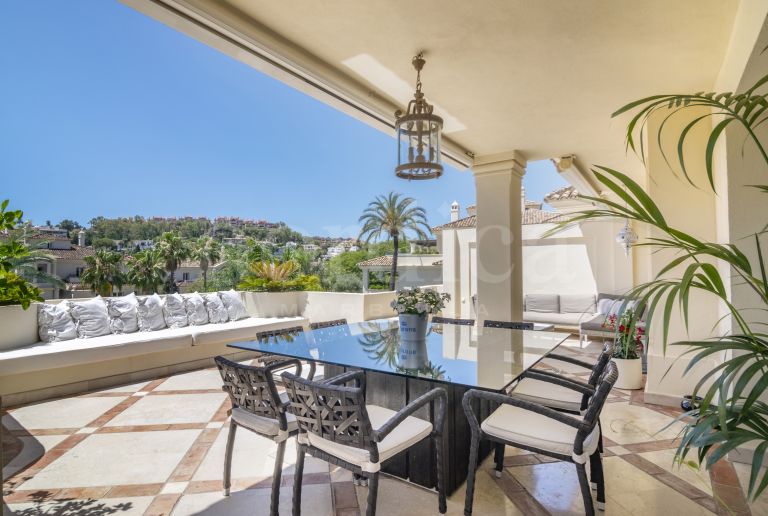 Zweistöckiges Penthouse zu verkaufen in Las Alamandas