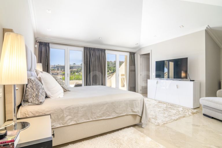 Duplex Penthouse for sale in Las Alamandas