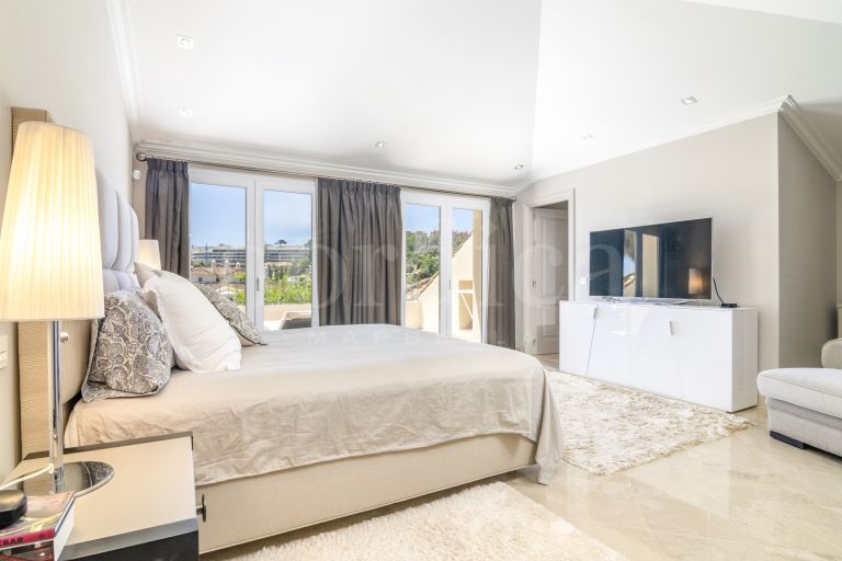 Zweistöckiges Penthouse zu verkaufen in Las Alamandas