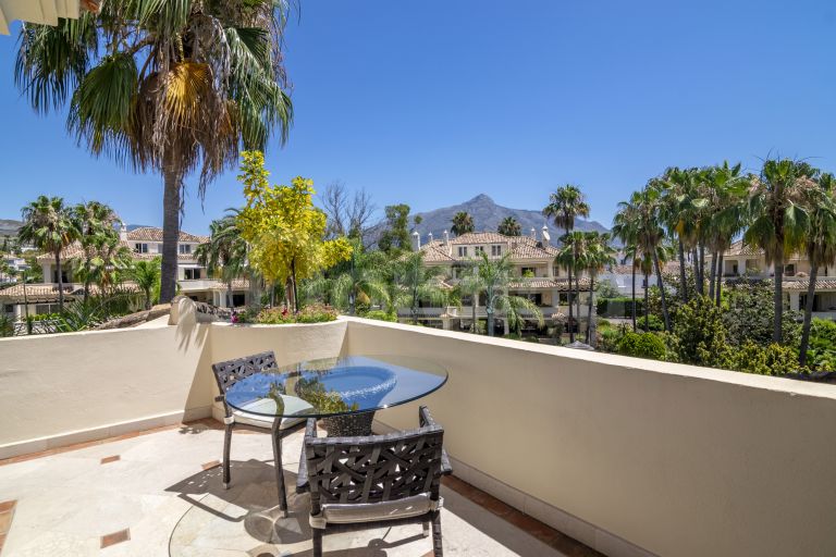 Duplex Penthouse for sale in Las Alamandas