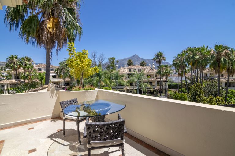 Zweistöckiges Penthouse zu verkaufen in Las Alamandas