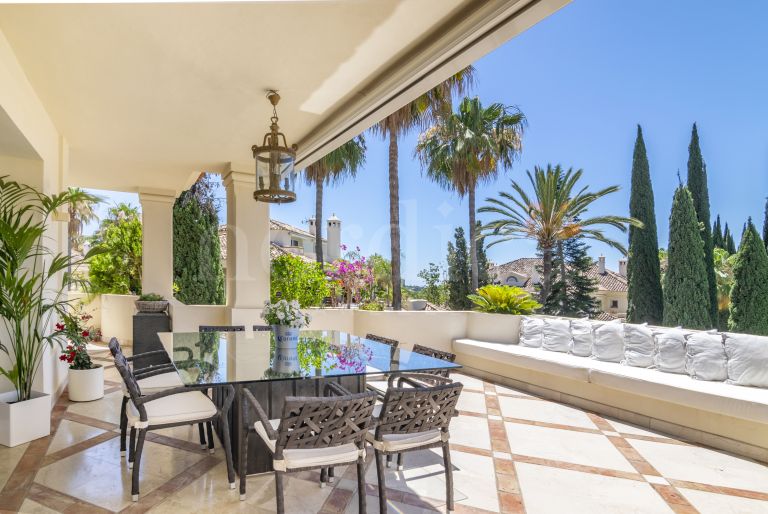 Zweistöckiges Penthouse zu verkaufen in Las Alamandas