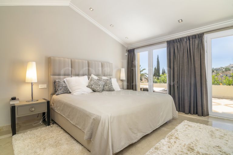 Zweistöckiges Penthouse zu verkaufen in Las Alamandas
