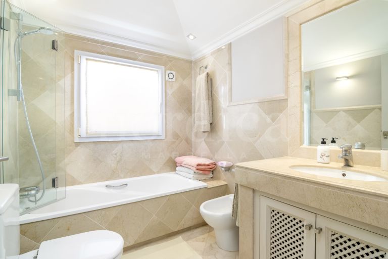 Zweistöckiges Penthouse zu verkaufen in Las Alamandas