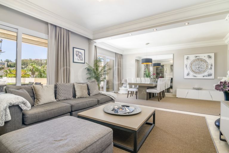 Zweistöckiges Penthouse zu verkaufen in Las Alamandas