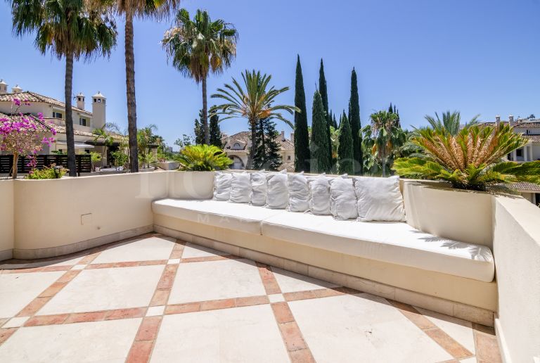 Zweistöckiges Penthouse zu verkaufen in Las Alamandas