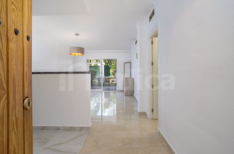 Apartamento Planta Baja en venta en Aloha Gardens