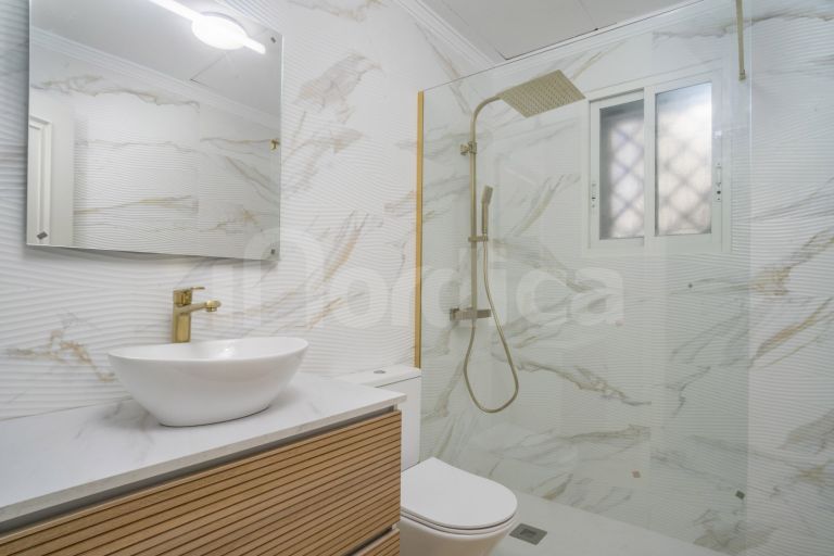 Apartamento Planta Baja en venta en Aloha Gardens