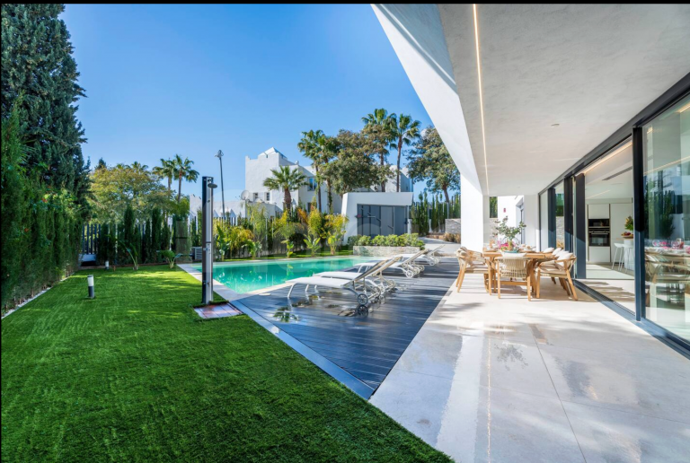 Villa for sale in La Reserva de Marbella