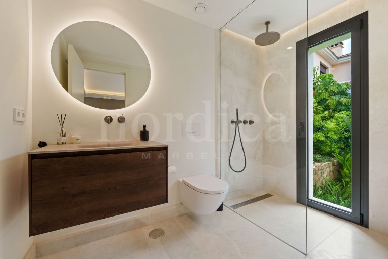 Villa for sale in Las Brisas