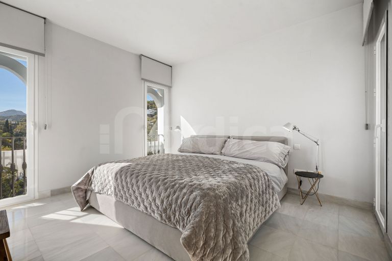 Renovated apartment in exclusive residential area