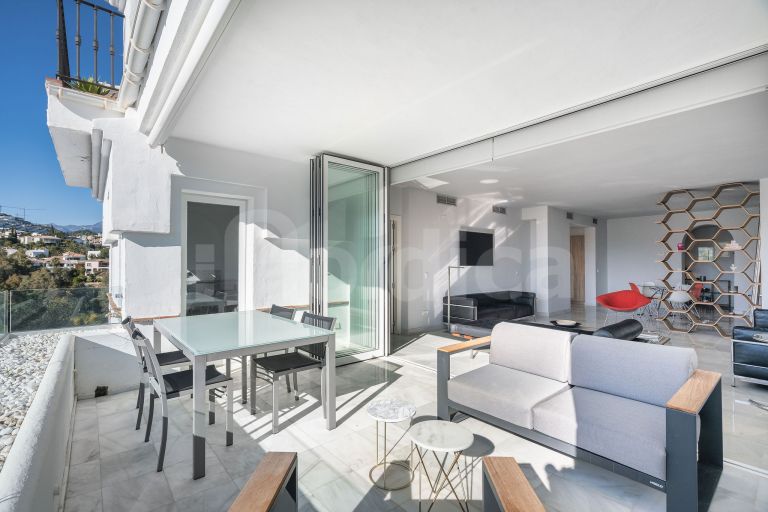 Renovated apartment in exclusive residential area