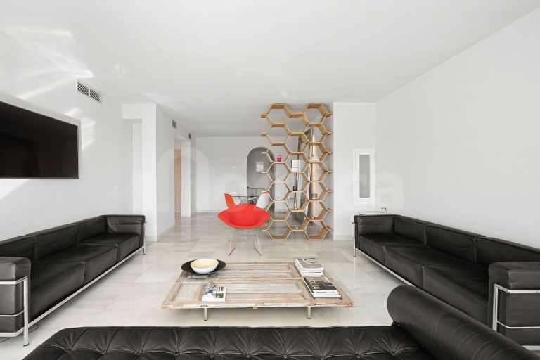 Renovated apartment in exclusive residential area