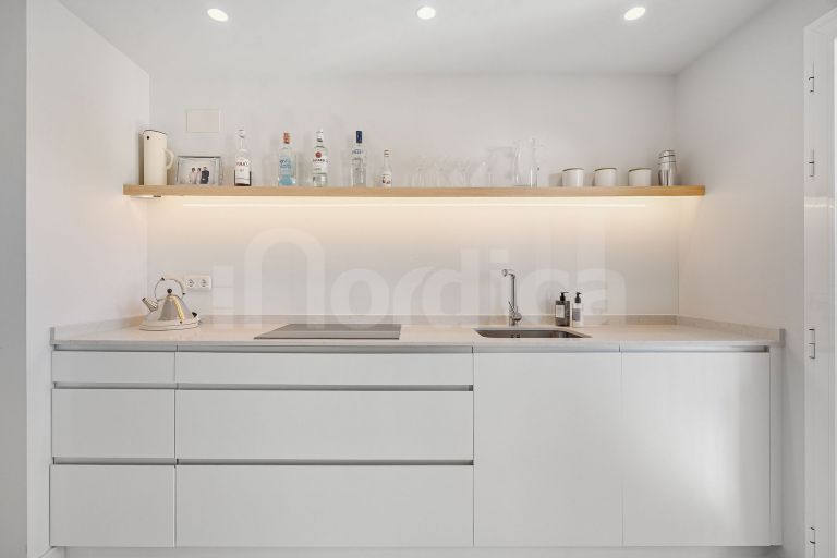 Renovated apartment in exclusive residential area