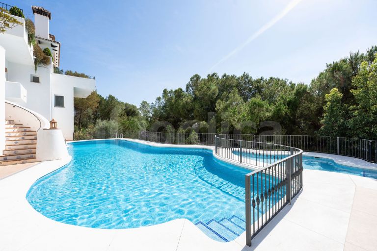 Renovated apartment in exclusive residential area