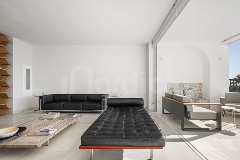 Renovated apartment in exclusive residential area