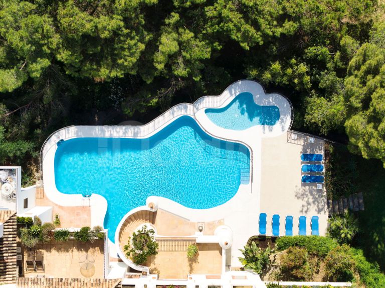 Renovated apartment in exclusive residential area