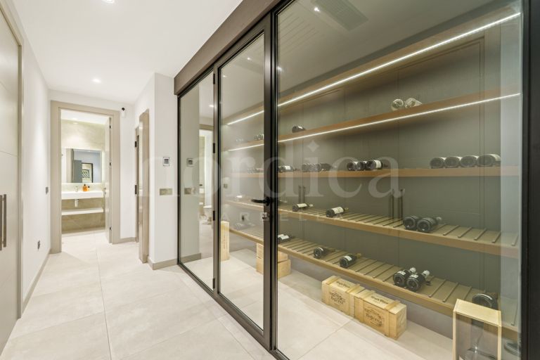 Villa for sale in Nueva Andalucia