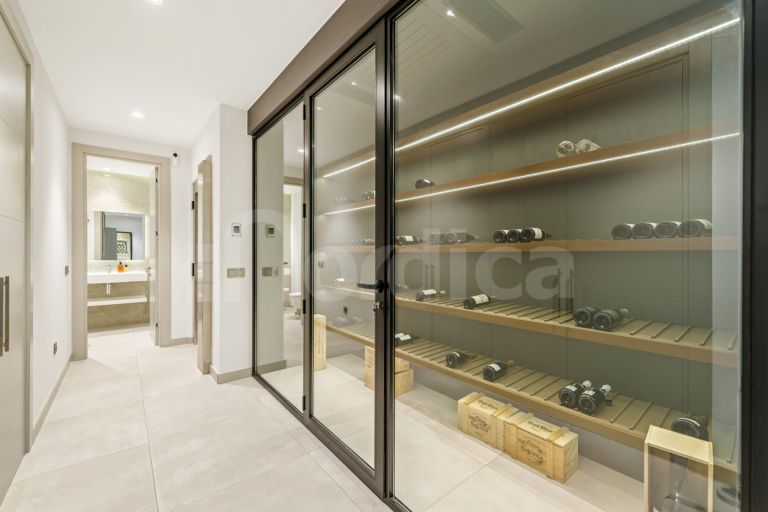 Villa for sale in Nueva Andalucia