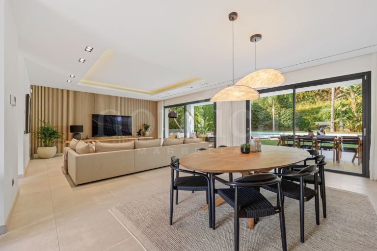 Villa for sale in Nueva Andalucia