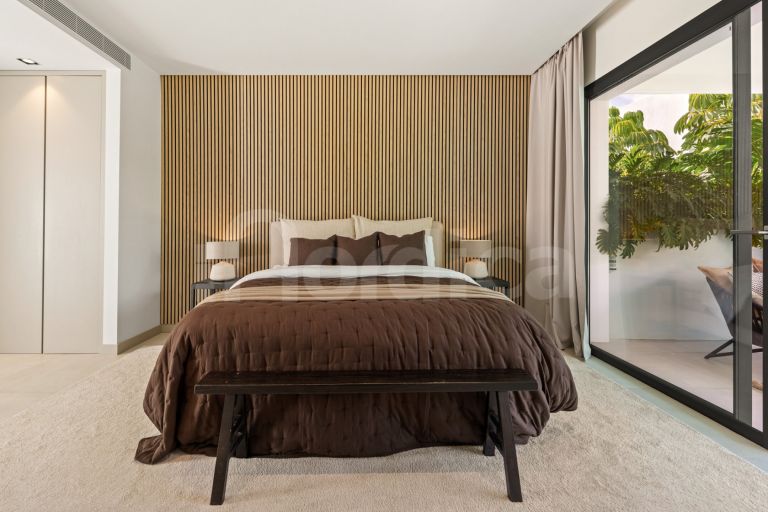 Villa for sale in Nueva Andalucia