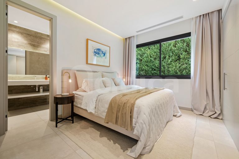 Villa for sale in Nueva Andalucia