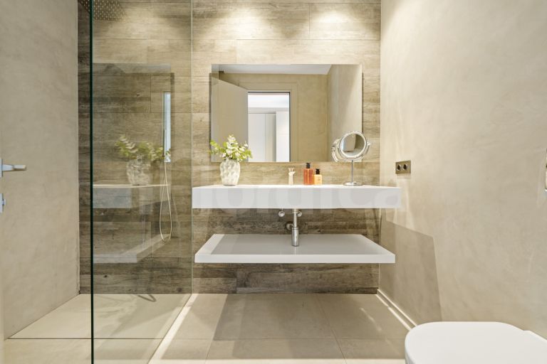 Villa for sale in Nueva Andalucia