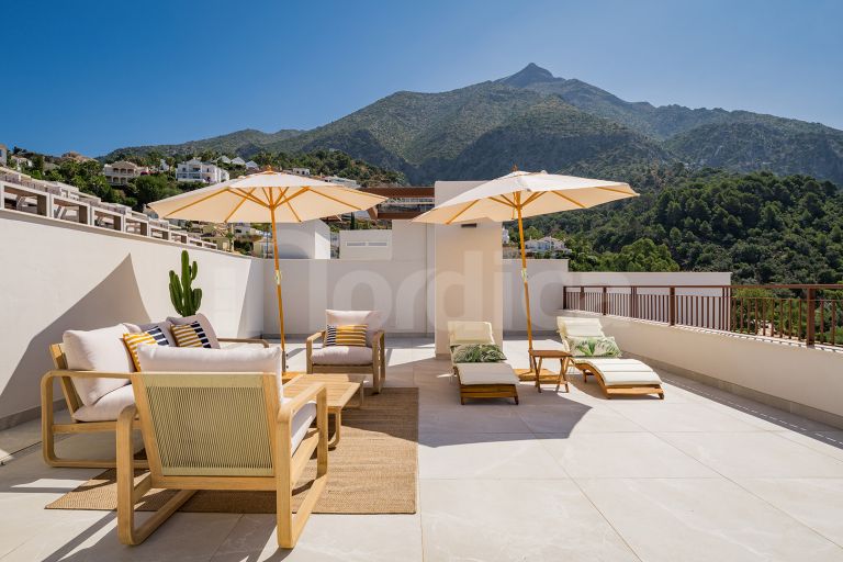 Tvåvånings takvåning till salu i Almazara Hills