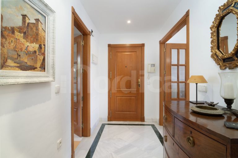 Apartamento en venta en Aloha Mirasierra