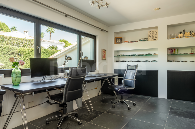 Villa for sale in Paraiso Alto