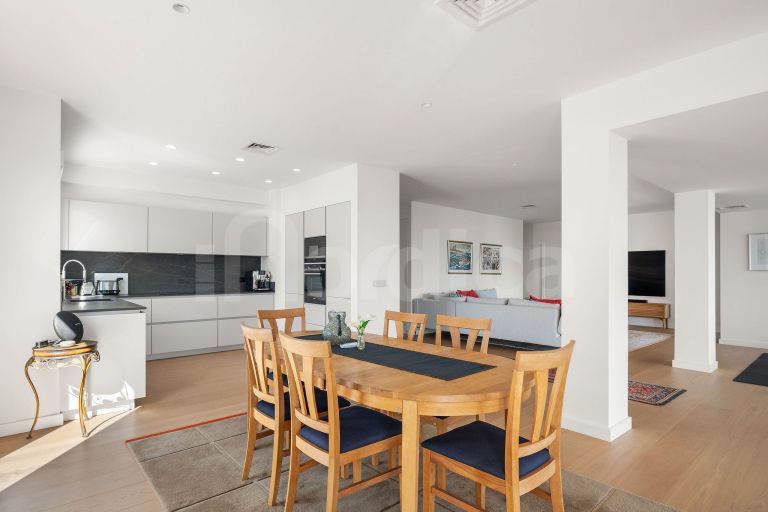 Wohnung zu verkaufen in Royal Gardens