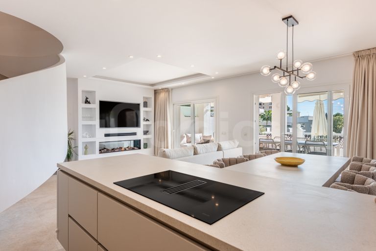 Town House for sale in Aloha Gardens