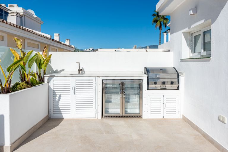 Town House for sale in Aloha Gardens