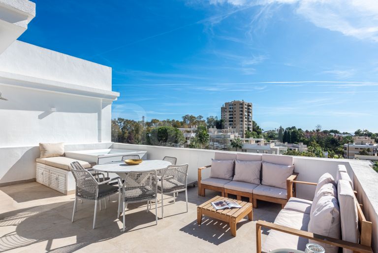 Town House for sale in Aloha Gardens