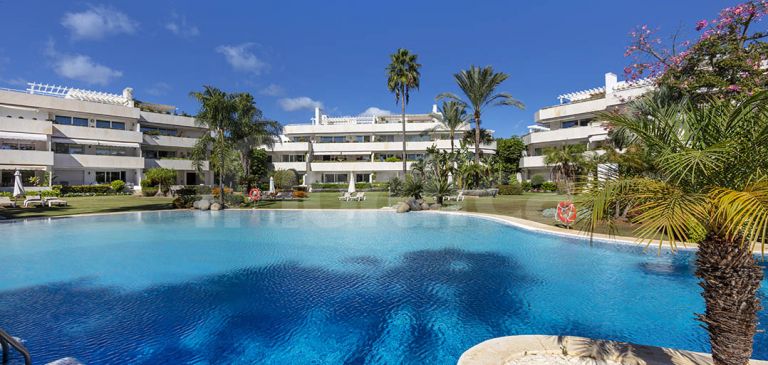 Atico Duplex en venta en Los Granados Golf