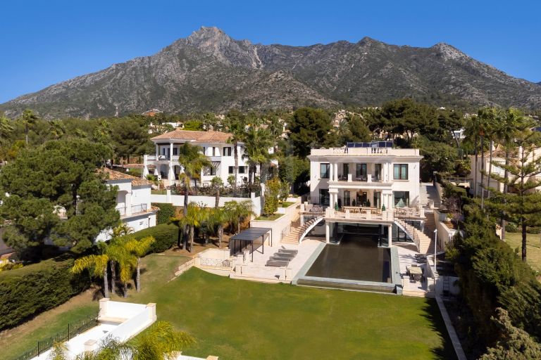Villa for sale in Sierra Blanca