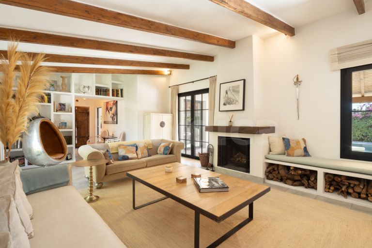 Villa for sale in Guadalmina Baja